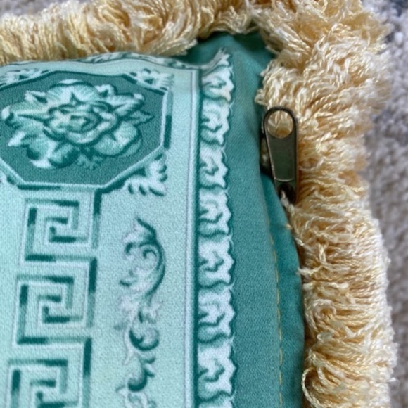 Gorgeous VERSACE small pillow. - Picture 4 of 6